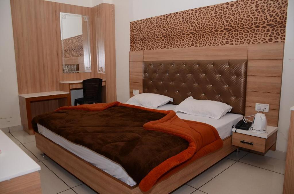 Hotel Robin Inn Amritsar Exteriör bild