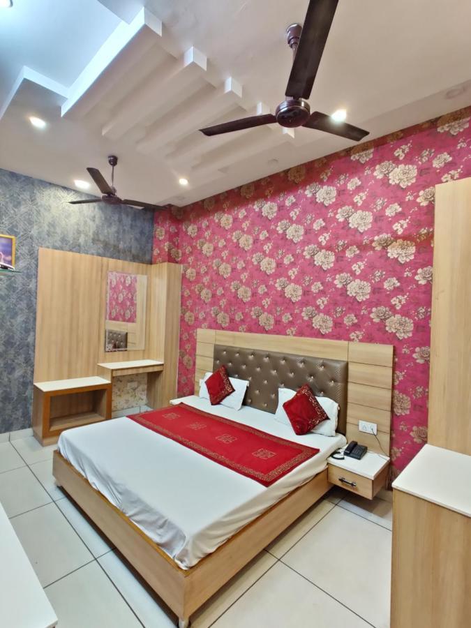 Hotel Robin Inn Amritsar Exteriör bild