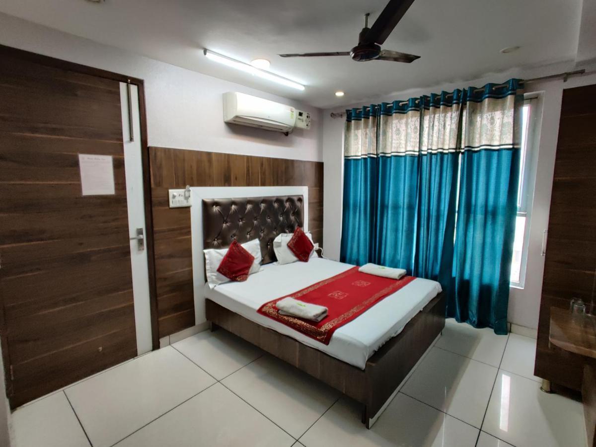 Hotel Robin Inn Amritsar Exteriör bild
