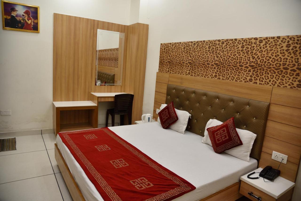 Hotel Robin Inn Amritsar Exteriör bild
