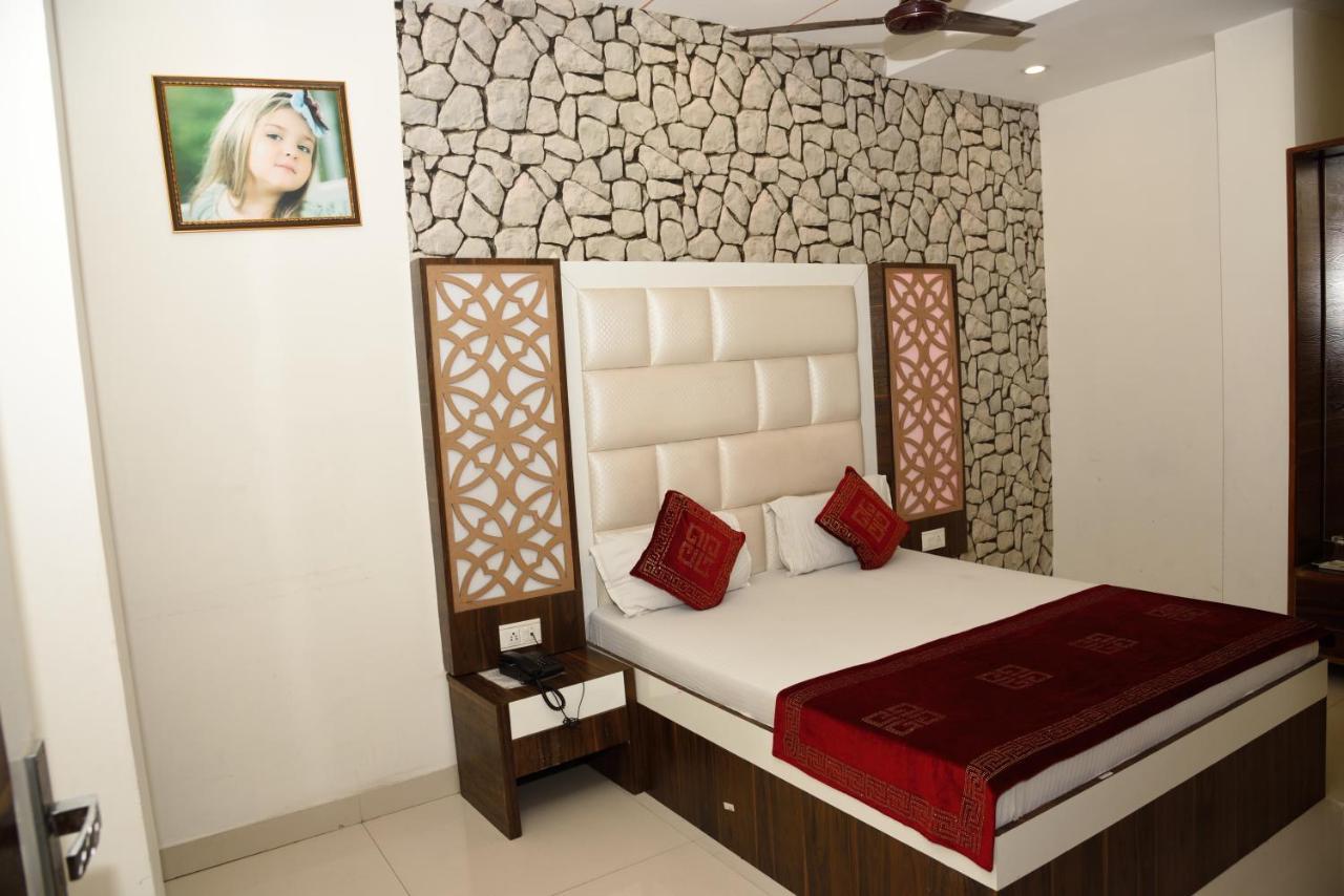Hotel Robin Inn Amritsar Exteriör bild